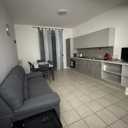 Modern Ideal For Families 900m Arena * Verona